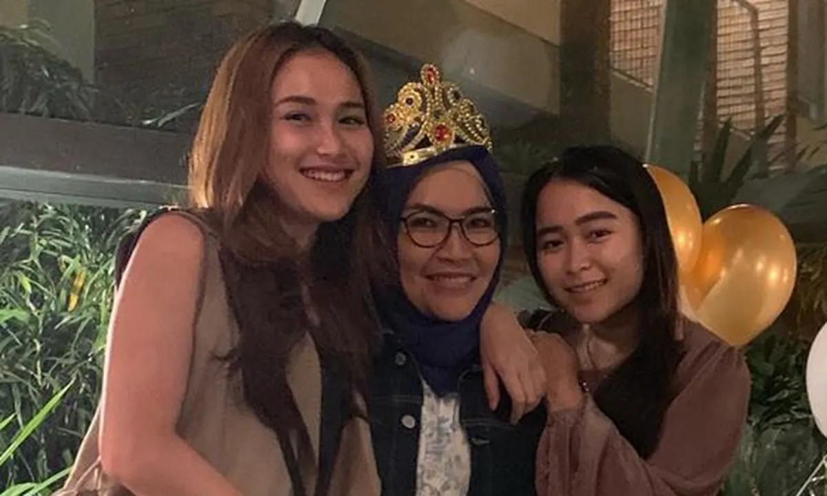 Usia 47, Umi Kalsum Ibu Ayu Ting Ting Makin Kurus dan Awet Muda