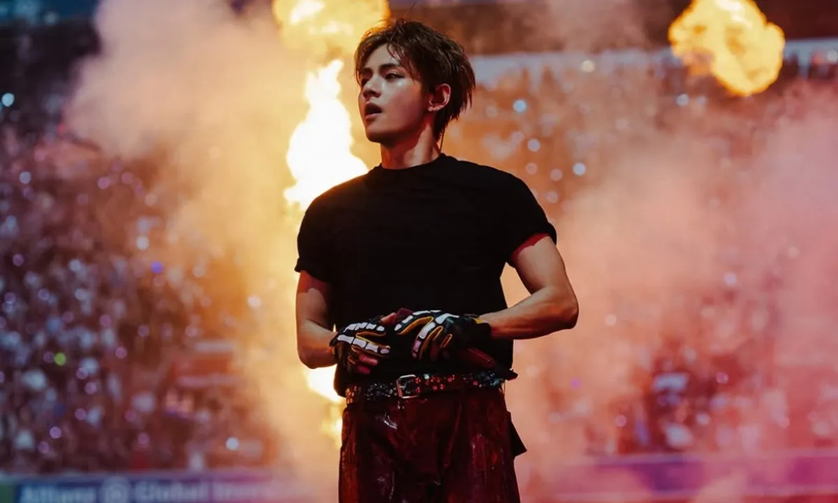 V BTS Ungkap Gangguan Pendengaran Telinga Kanan, Jalani Pengobatan