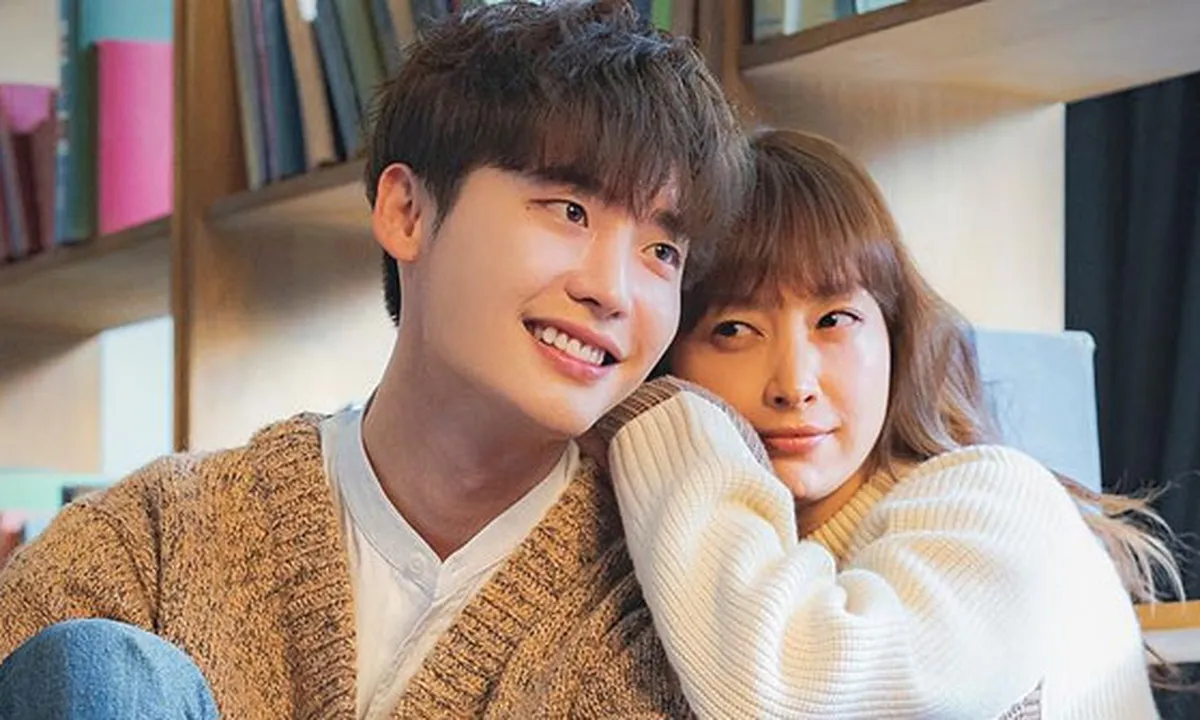 Video Teaser 'ROMANCE IS A BONUS BOOK', Lee Jong Suk Bikin Gemas
