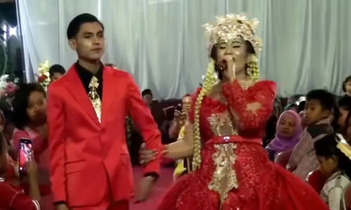 Viral! Pengantin Nyanyi di Pernikahannya Sendiri Ini Ternyata Jebolan Ajang Dangdut