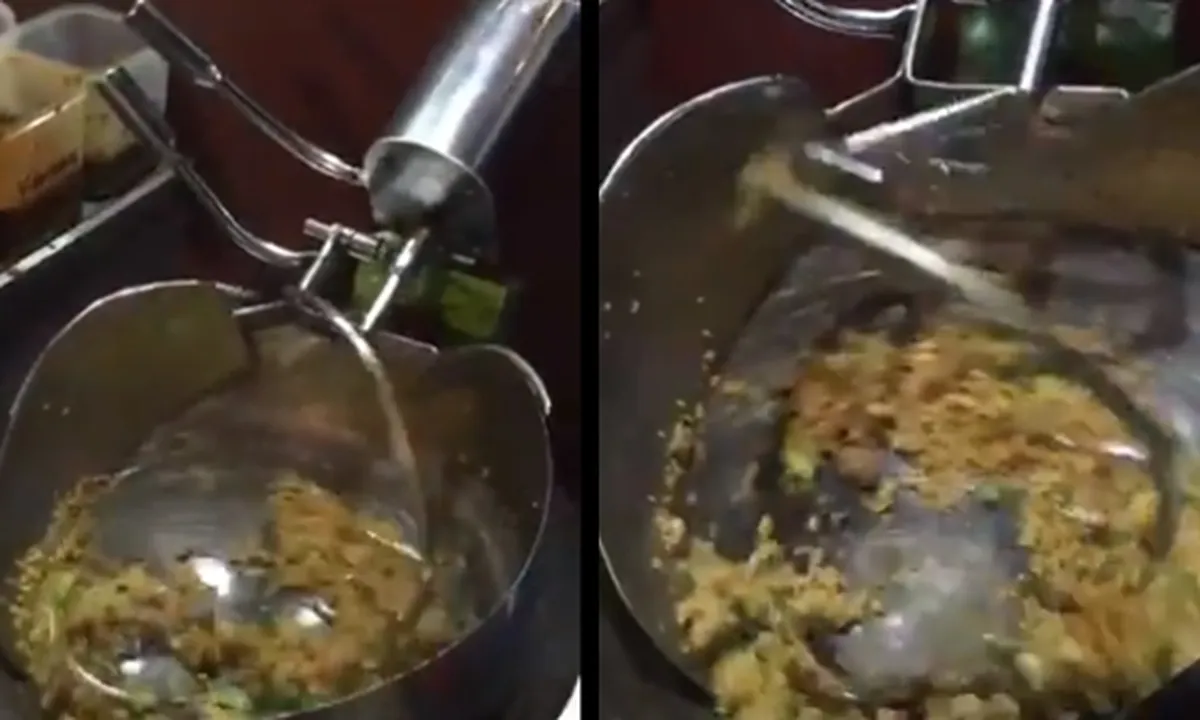 Viral, Warung di Jogja Ini Pakai Robot Untuk Aduk Nasi Goreng