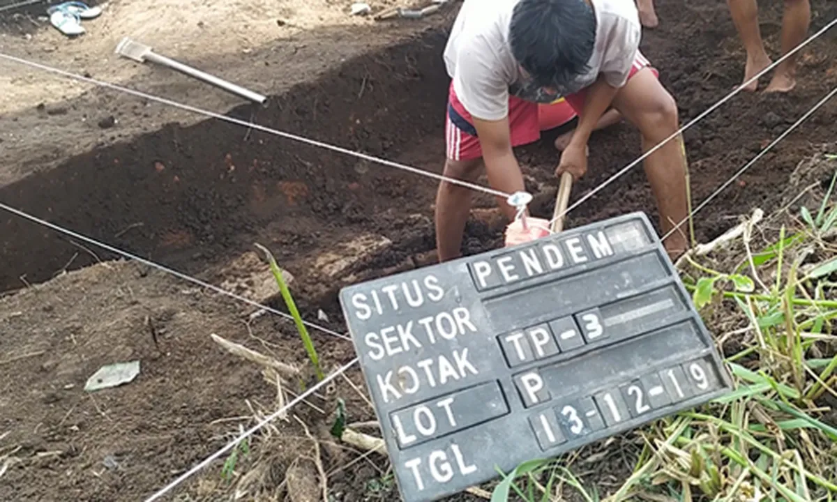 Warga Batu Temukan Susunan Bata Kuno Saat Tanam Alpukat di Pekarangan