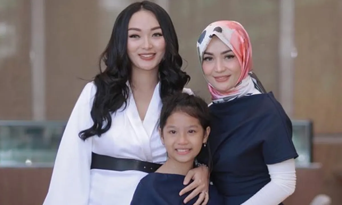 Zaskia Gotik Puji Mantan Istri Sirajuddin, Netizen Julid
