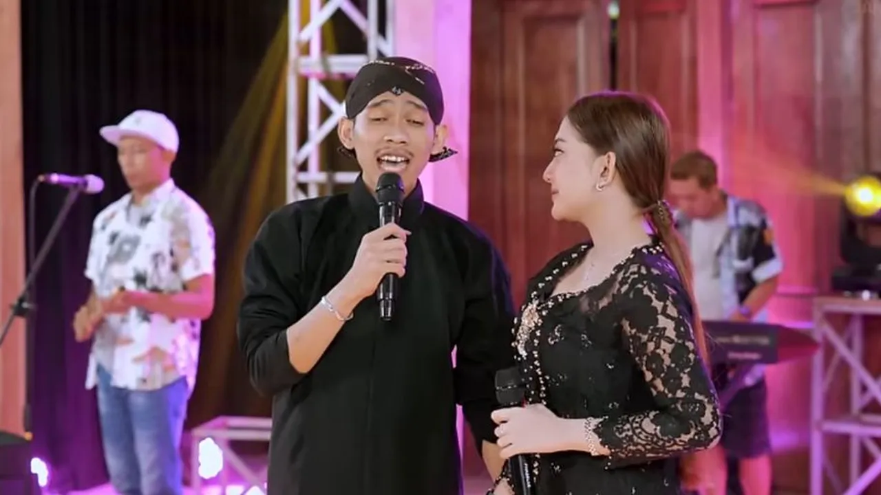 Lirik Lestari (ft. Shinta Arsinta)
