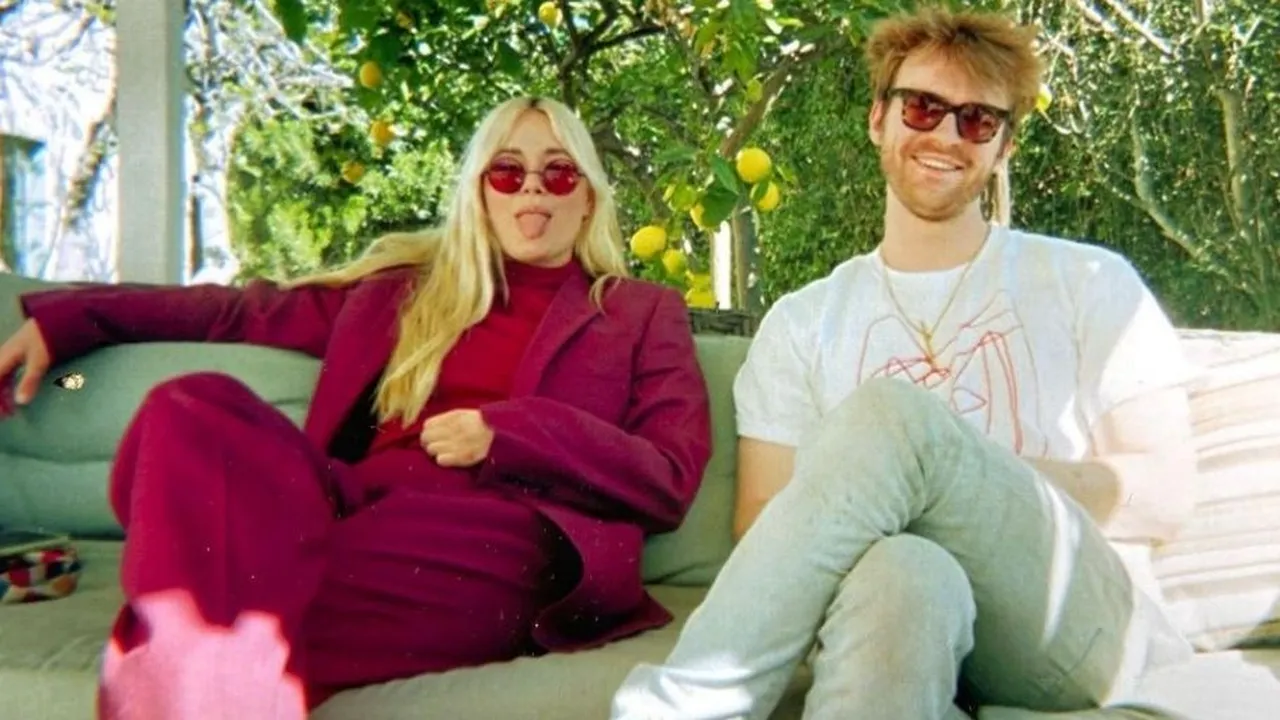 Lirik Till Forever Falls Apart (feat. FINNEAS) dan Terjemahan