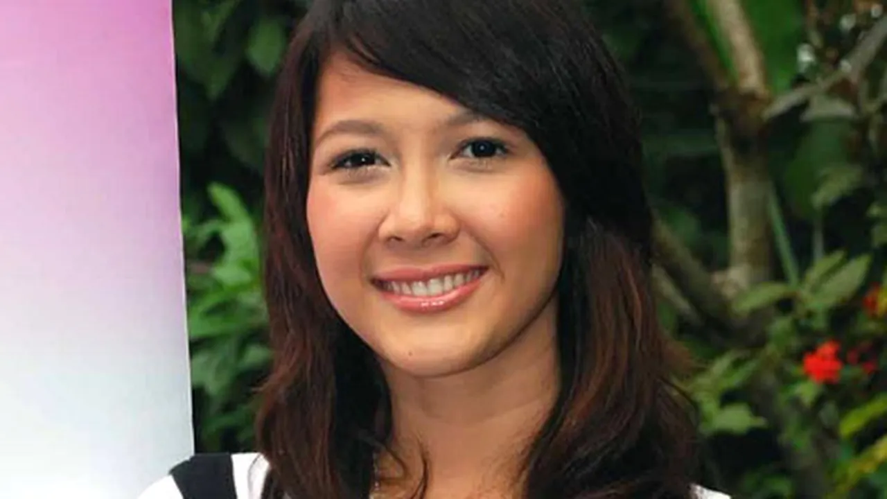 Jarang Muncul, Andrea Dian Sibuk Kuliah