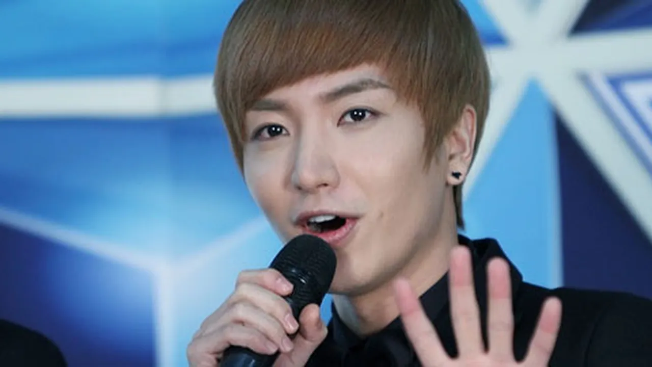 Leeteuk Super Junior Janjikan Super Show 5 di Indonesia
