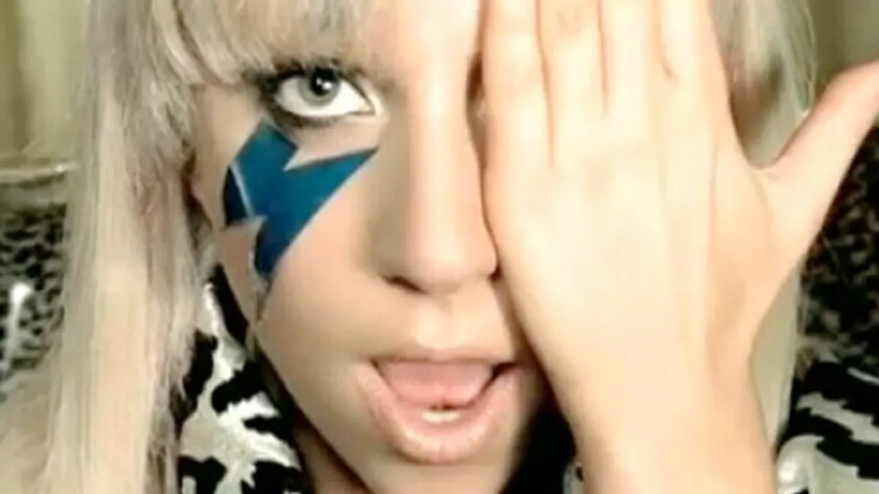 Serunya Little Monsters Latihan Flash Mob Lady GaGa