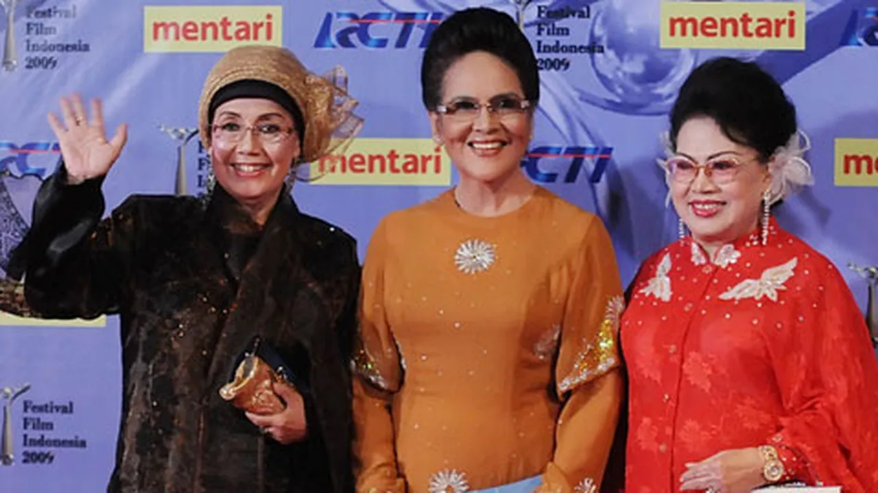 Nenek-Nenek Lincah Hoki Gede di Dunia Selebritis Indonesia