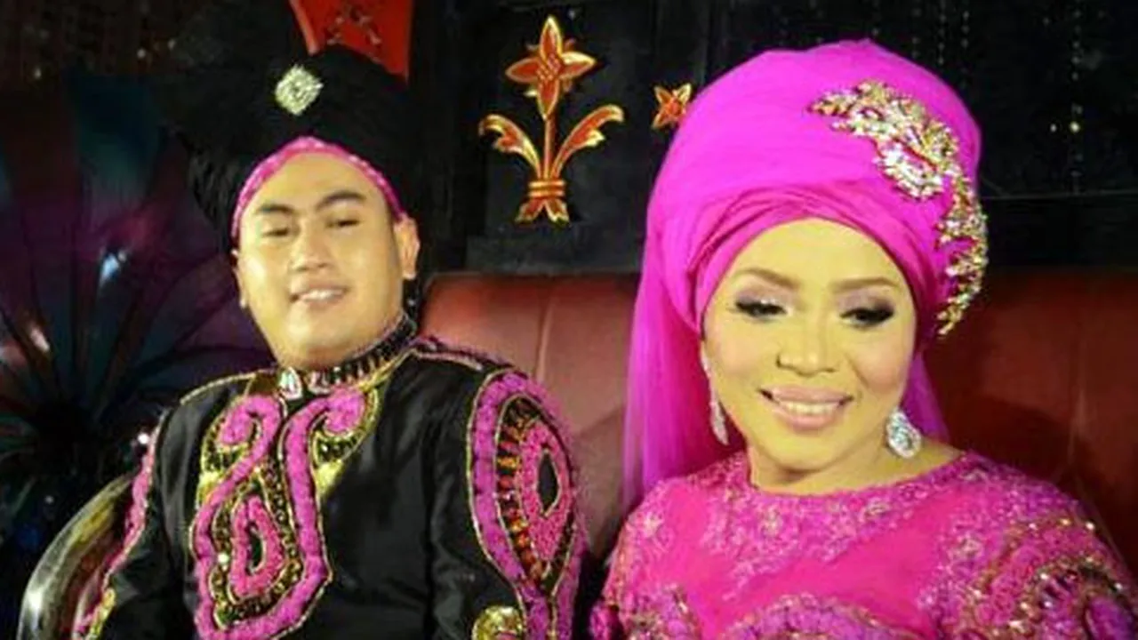 Kisah Para 'Brondong' Nikahi Janda Kaya