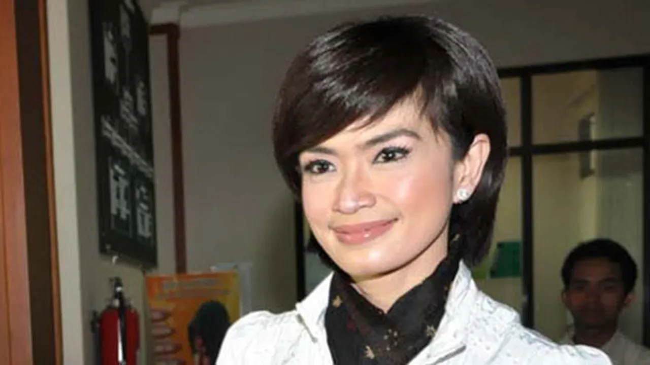 Yulia Rachman Makin Mantap Bercerai!