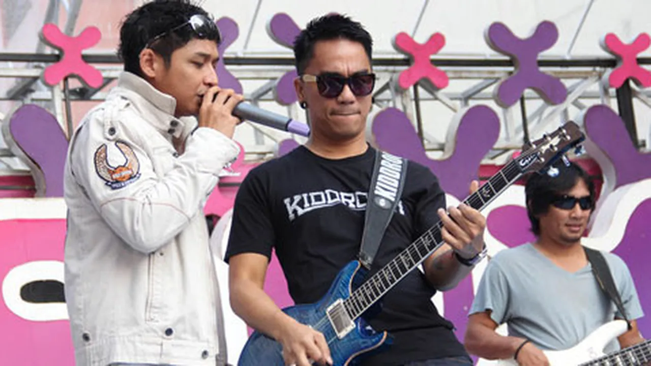 Pesta Balon Hingga Lagu Jamrud di Ultah Ungu