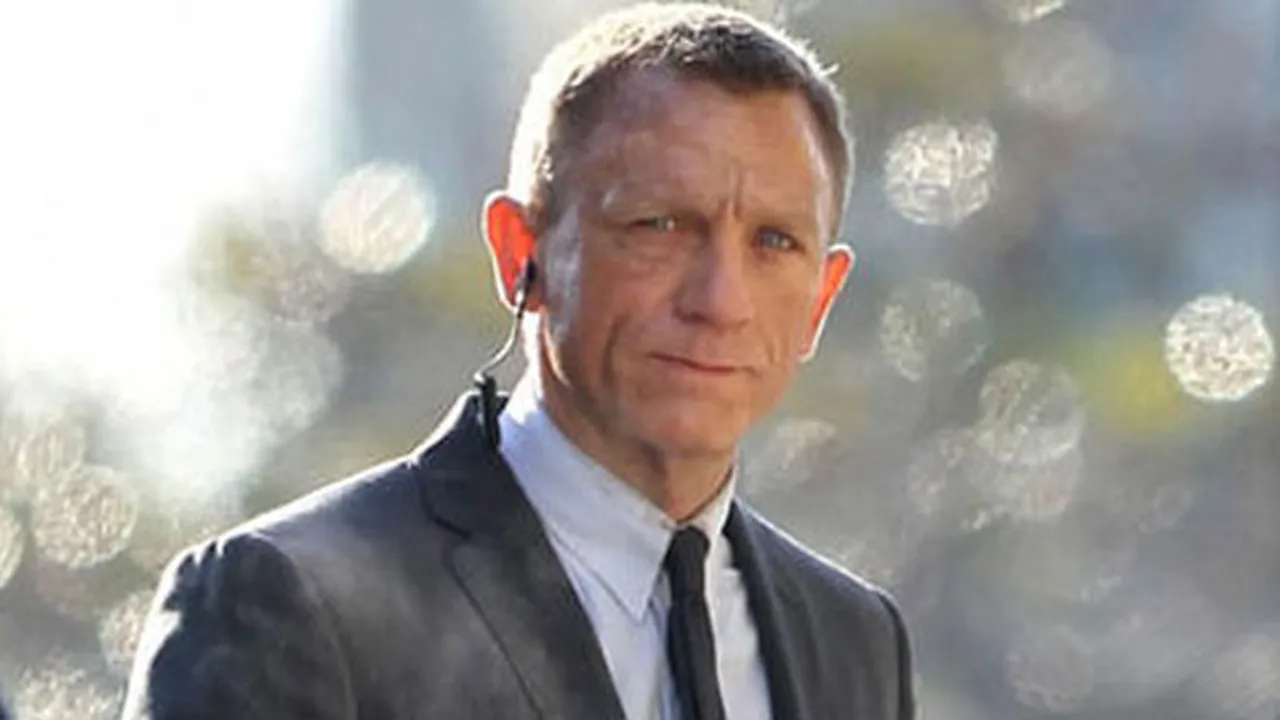 Aksi James Bond 'SKYFALL' di Atas Sepeda Motor