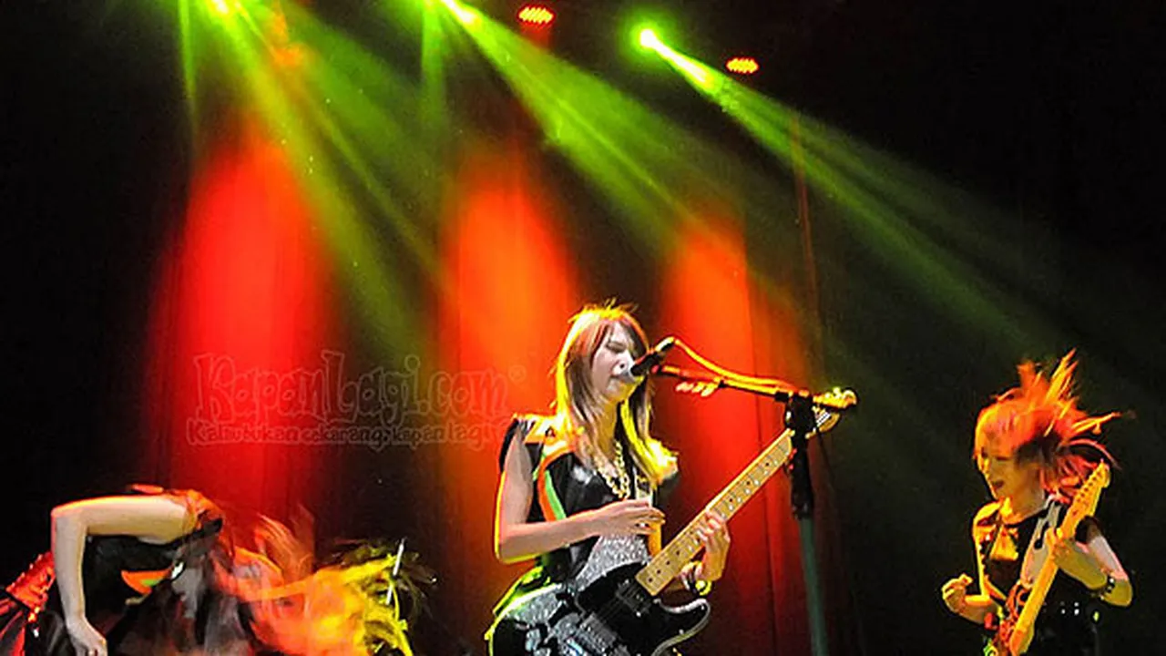 10 Band Rock Cewek Jepang Paling Keren, Setuju?