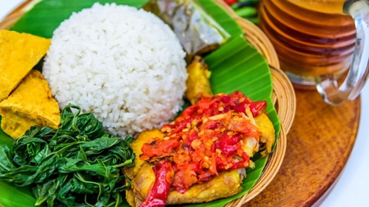 10 Cara Membuat Ayam Geprek dengan Aneka Sambal, Mudah Dibuat