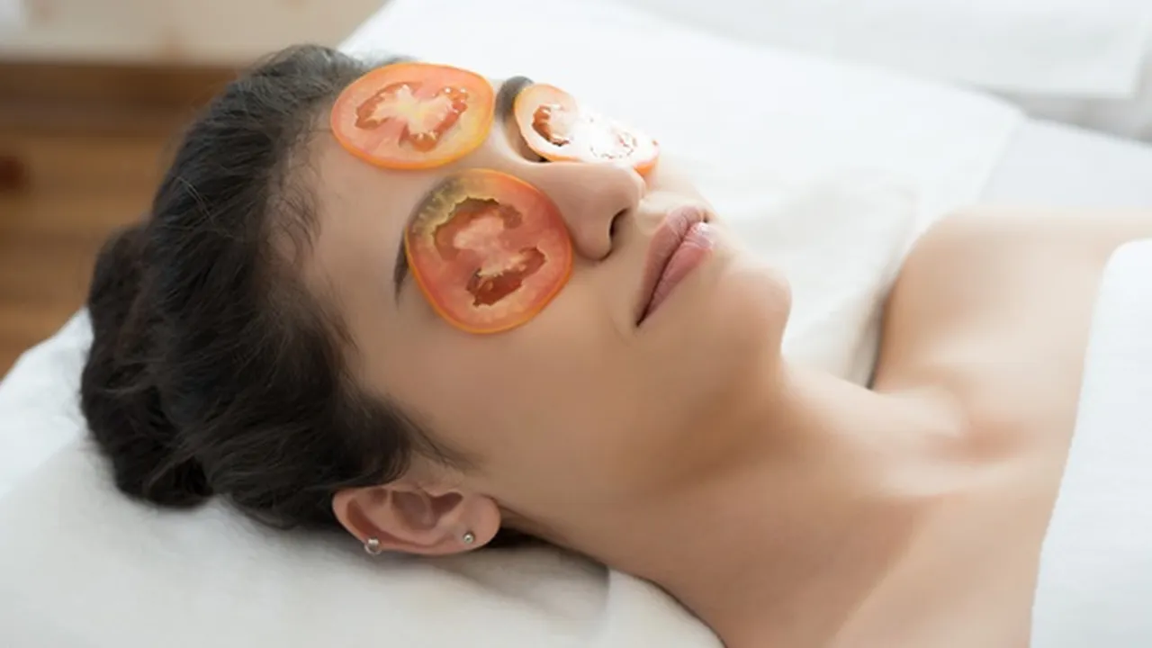 10 Cara Membuat Masker Tomat untuk Perawatan Wajah, Bisa Memutihkan - Atasi Jerawat