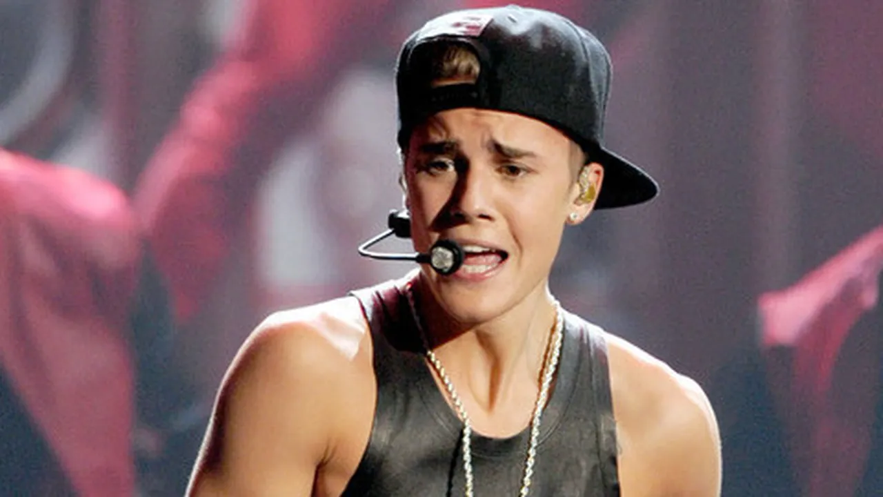 10 Celana Terburuk Yang Pernah Dipakai Justin Bieber