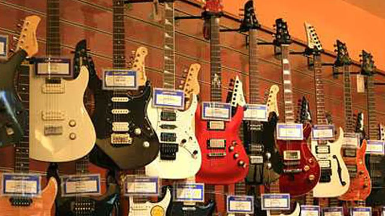 10 Gitaris Terbaik Indonesia