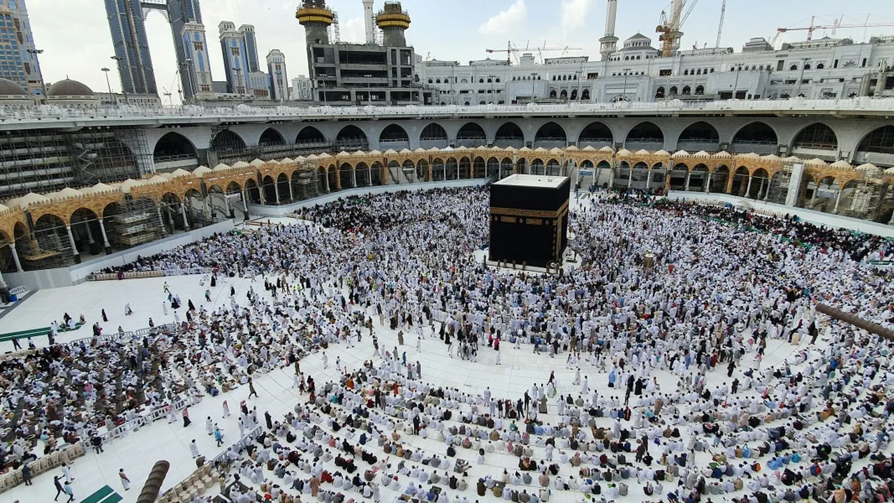 10 Larangan saat Ibadah Haji Lengkap dengan Sanksi dan Hukumannya