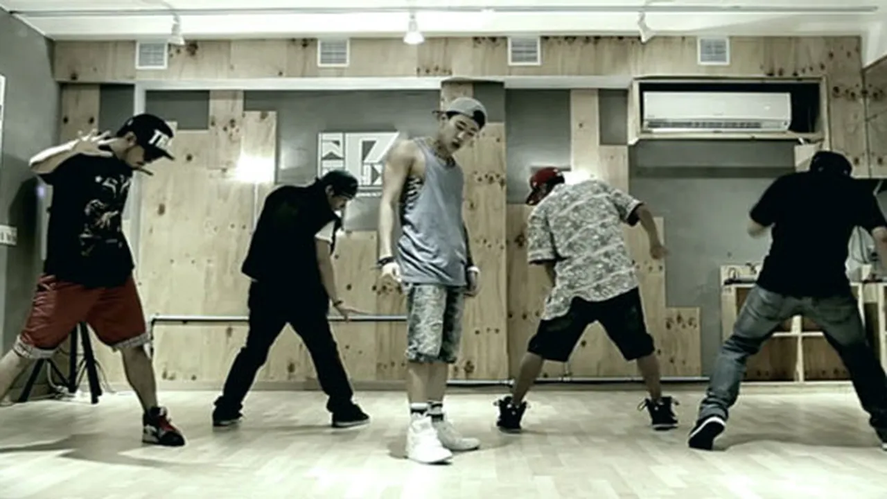10 Latihan Bintang K-Pop Yang Bikin Mulut Ternganga