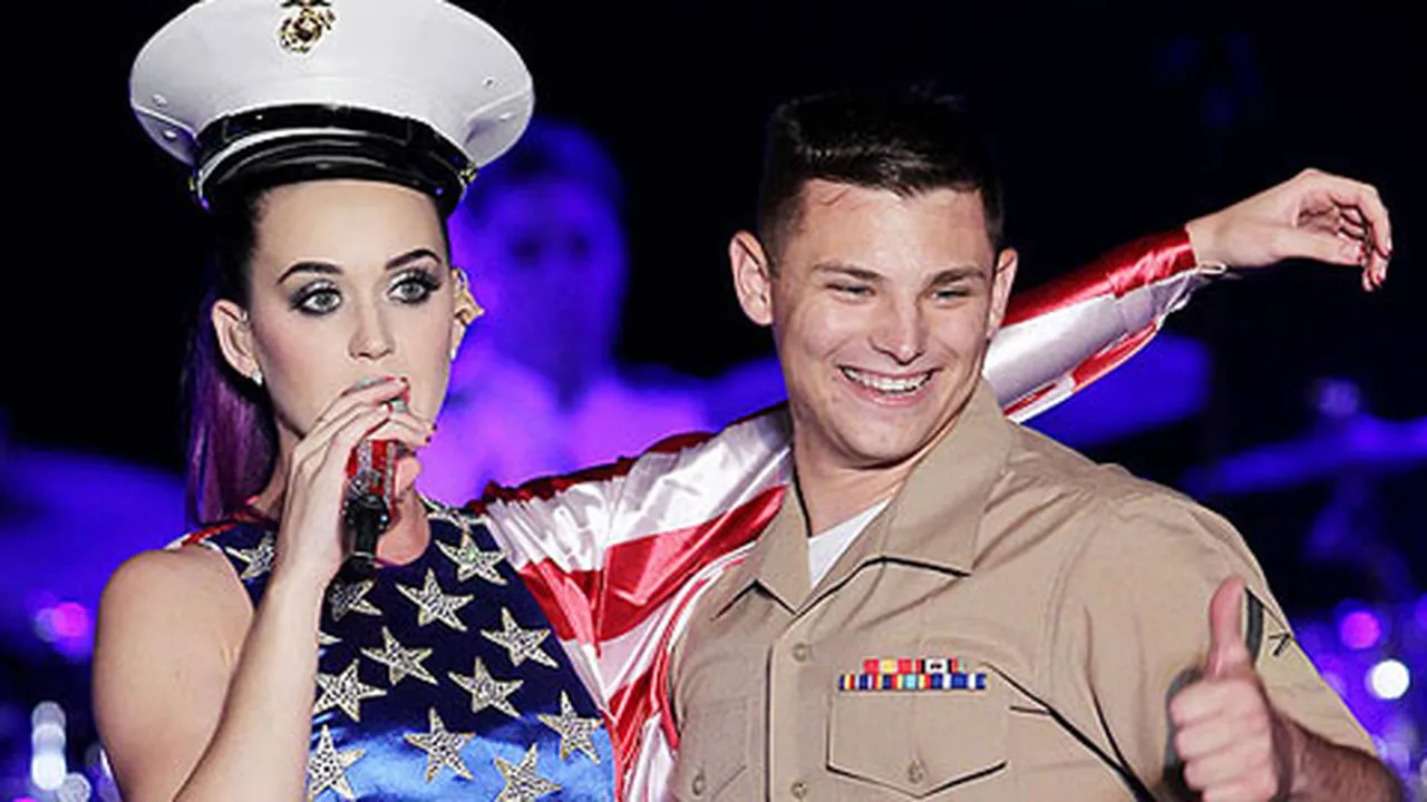 10 Orang 'Korban' Ciuman Katy Perry 10 Orang 'Korban' Ciuman Katy Perry