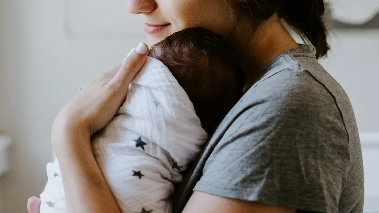 10 Primbon Jawa Mimpi Melahirkan Anak Perempuan, Simak Peruntungannya