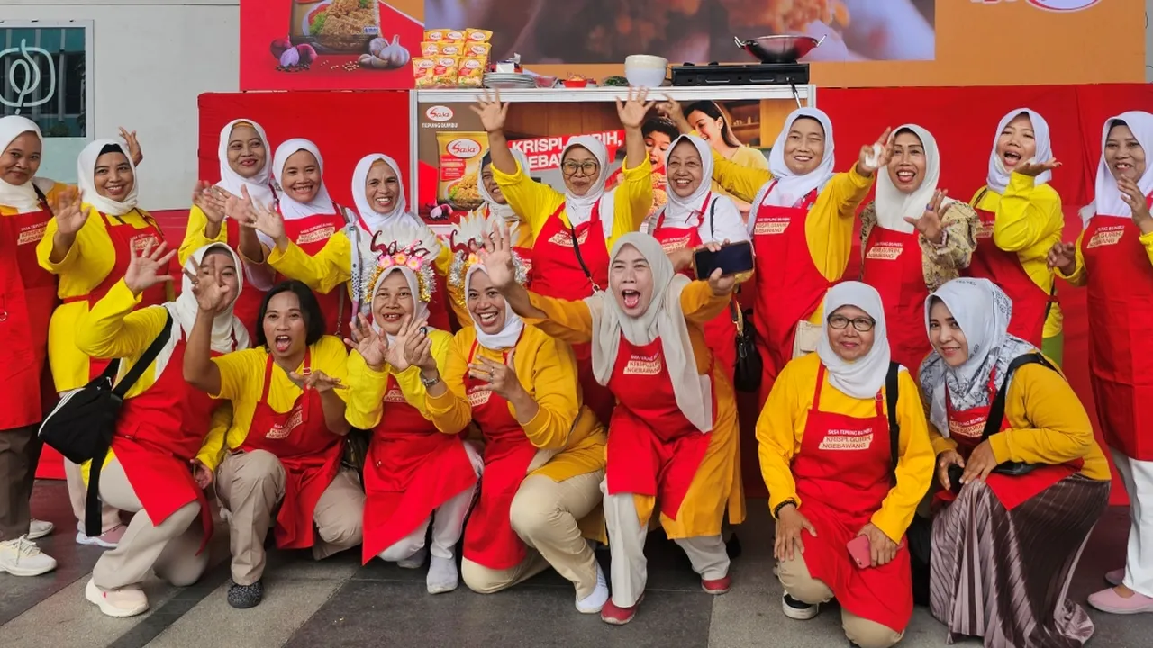 10 Ribu Ayam Krispi Gratis Ramaikan Sudut Ikonik Surabaya