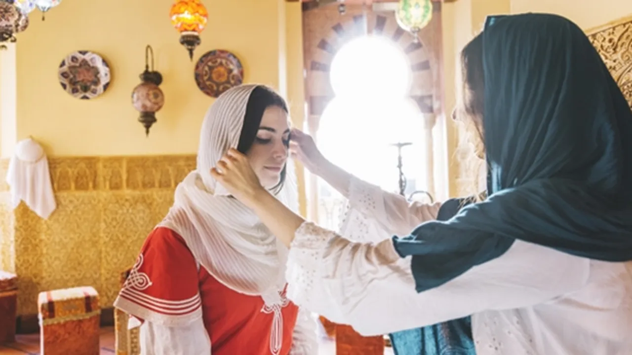 10 Tren Motif Mukena Terbaru yang Cantik dan Elegan, Pilihan Terbaik Dipakai di Hari Raya
