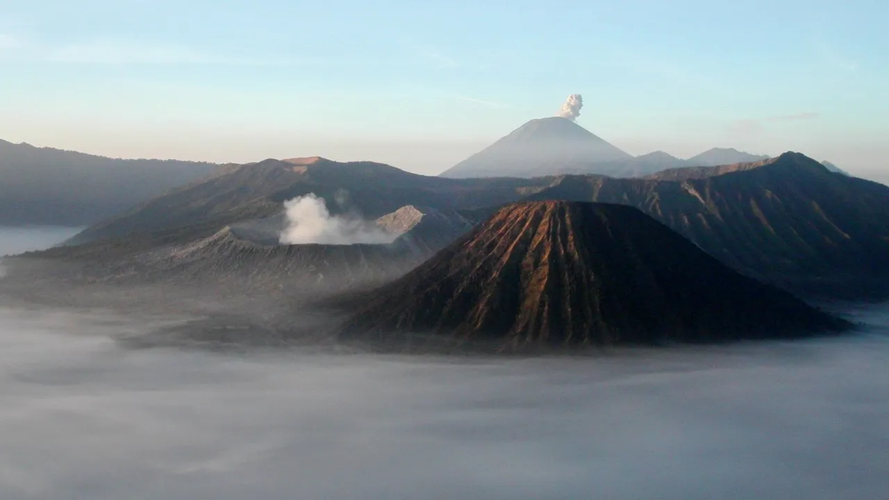 10.582 Orang Kunjungi Kawasan Bromo Sejak Dibuka, Kuota Dinaikkan