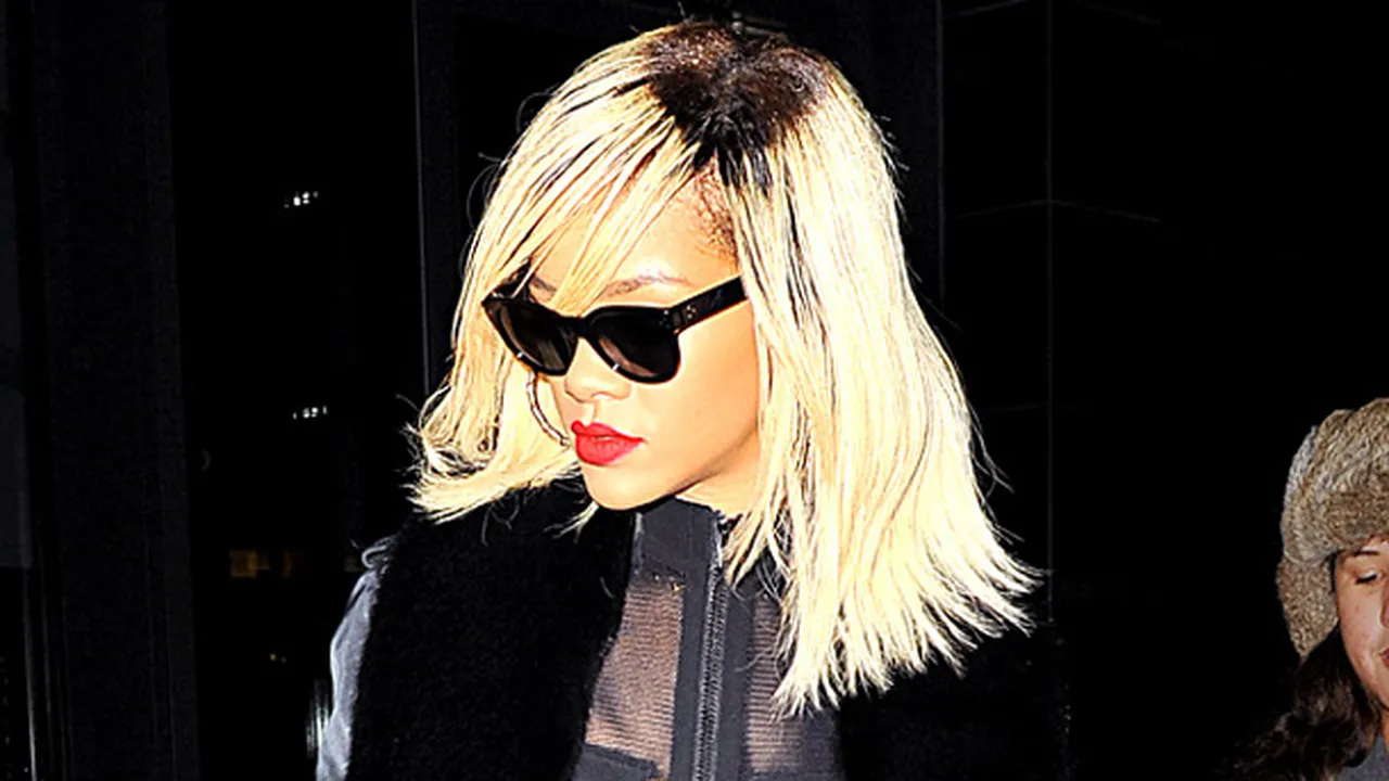 13 Kostum Teraneh Yang Pernah Dipakai Rihanna [PART 1]