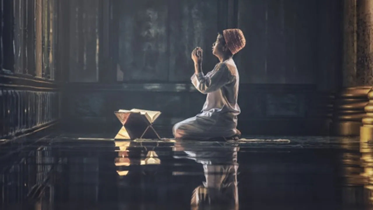 3 Contoh Pujian Sebelum Sholat dan Penjelasannya dalam Islam