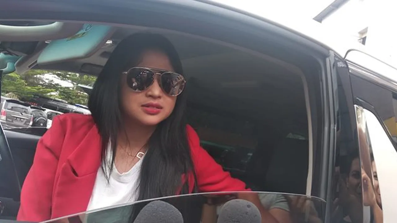 3 Hari Ditinggal Sang Ayah, Dewi Perssik Ungkap Kerinduan Sambil Unggah Video Ini