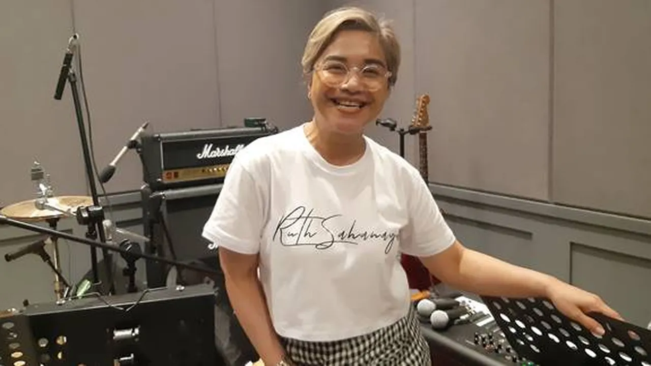 33 Tahun Berkarya, Ruth Sahanaya Gelar Konser Intimate