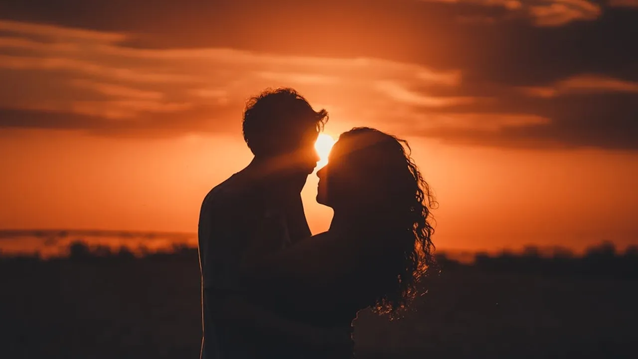 350 Kata Cinta Bahasa Inggris Romantis dan Artinya