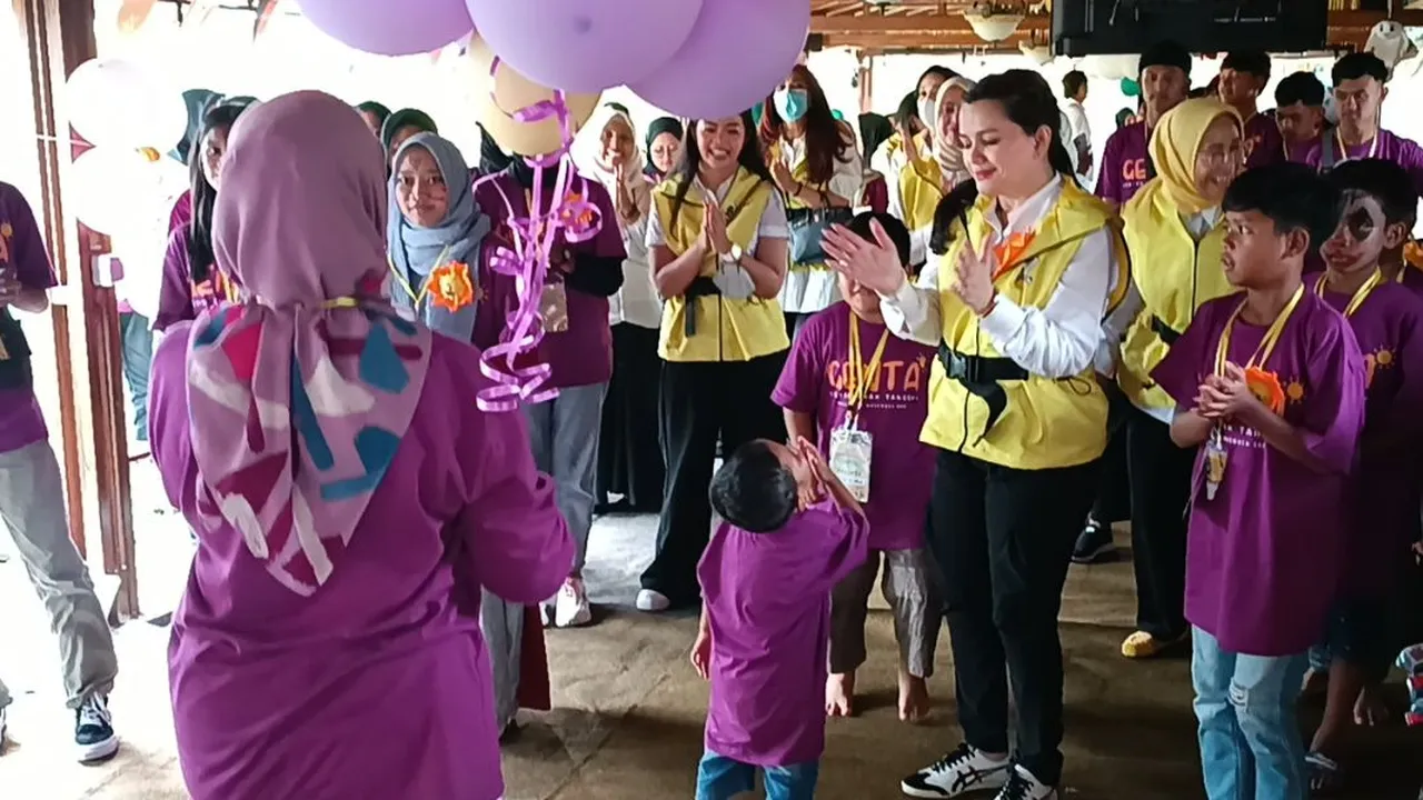 38 Anak dari Keluarga Penyintas Tragedi Kanjuruhan Terima Beasiswa 38 Anak dari Keluarga Penyintas Tragedi Kanjuruhan Terima Beasiswa