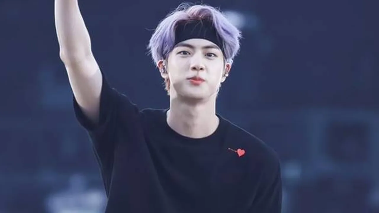 4 Bakat Luar Biasa Jin BTS Selain Menyanyi dan Menari, Apa Saja Ya?
