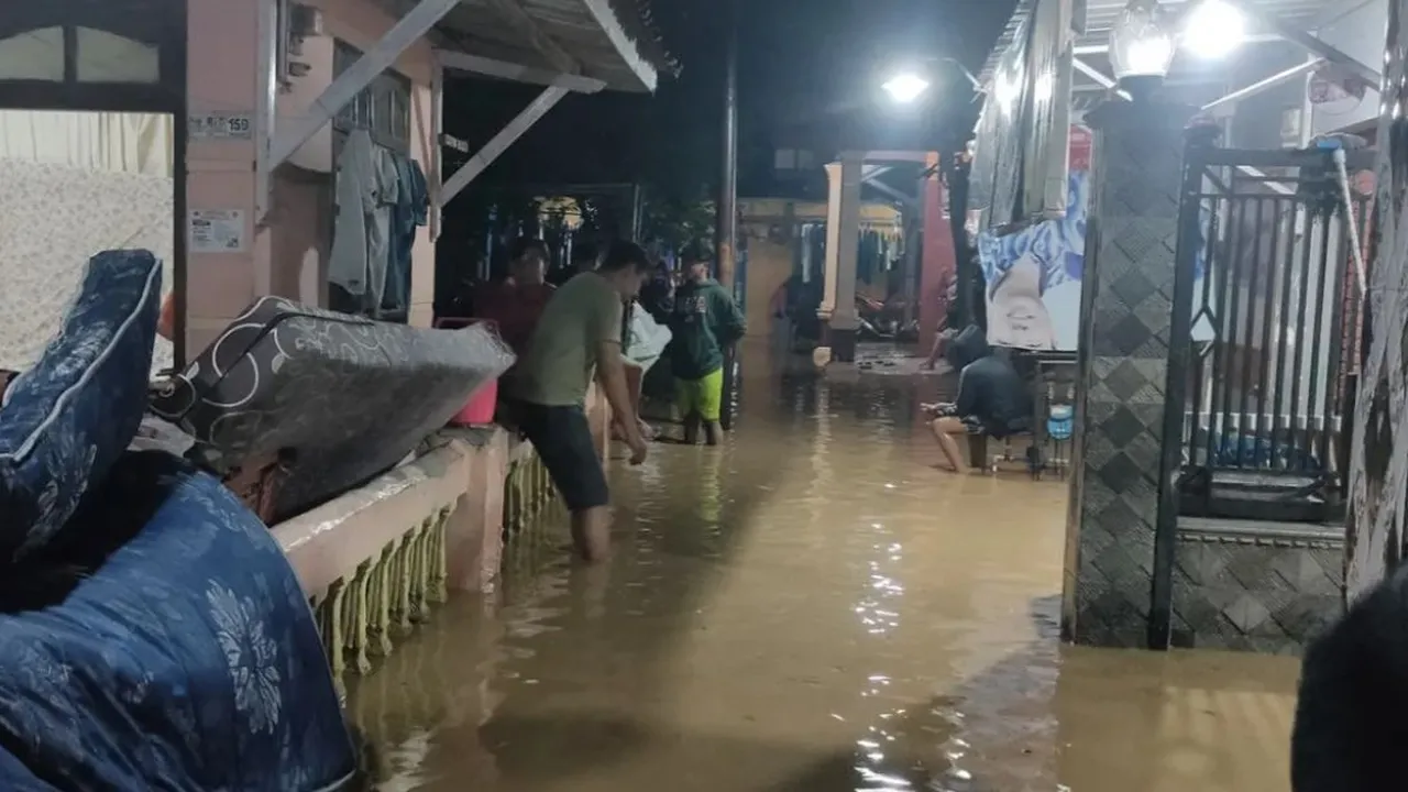 4 Fakta Penting Banjir Cirebon, dari Nasib Korban hingga Mobil yang Terbawa Arus