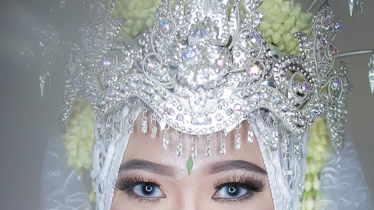 4 Inspirasi Busana Pengantin Siger Sunda Hijab, Beri Kesan Anggun - Mewah