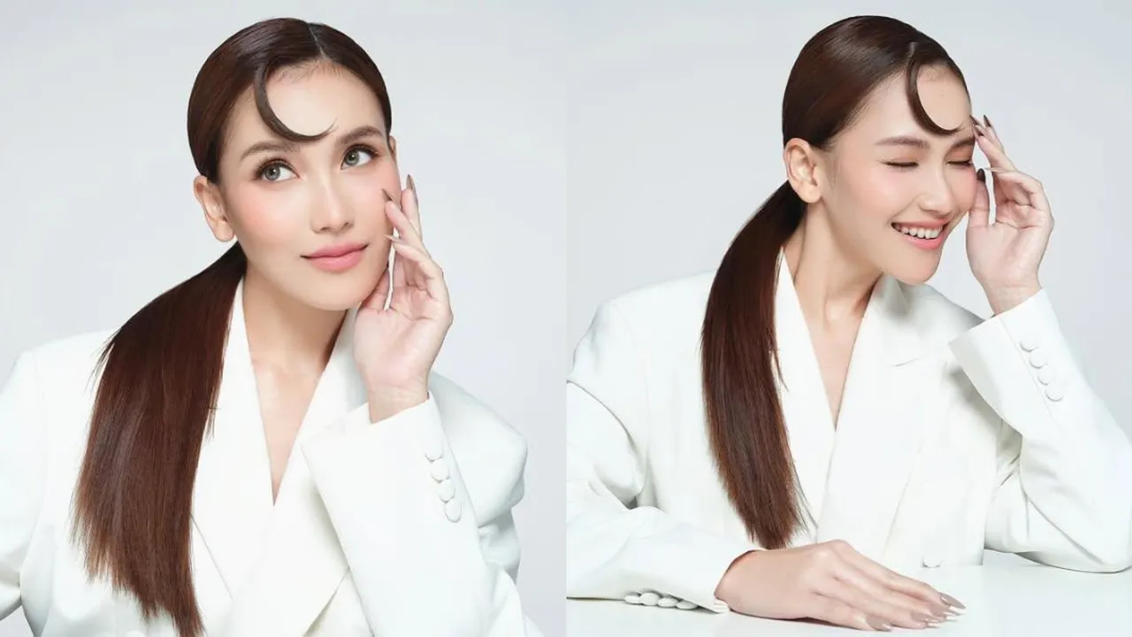 4 Potret Terbaru Ayu Ting Ting dengan Outfit Serba Putih dan Poni Bulan Sabit yang Unik