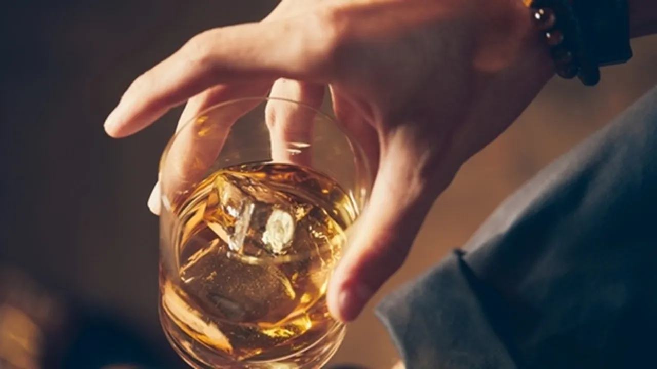 40 Kata-Kata Minuman Keras dari Para Tokoh, Jadi Nasihat Bermakna Soal Hidup