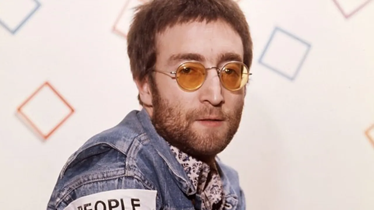 42 Kata-Kata John Lennon yang Menyentuh Hati dan Memotivasi, Tentang Cinta - Perdamaian