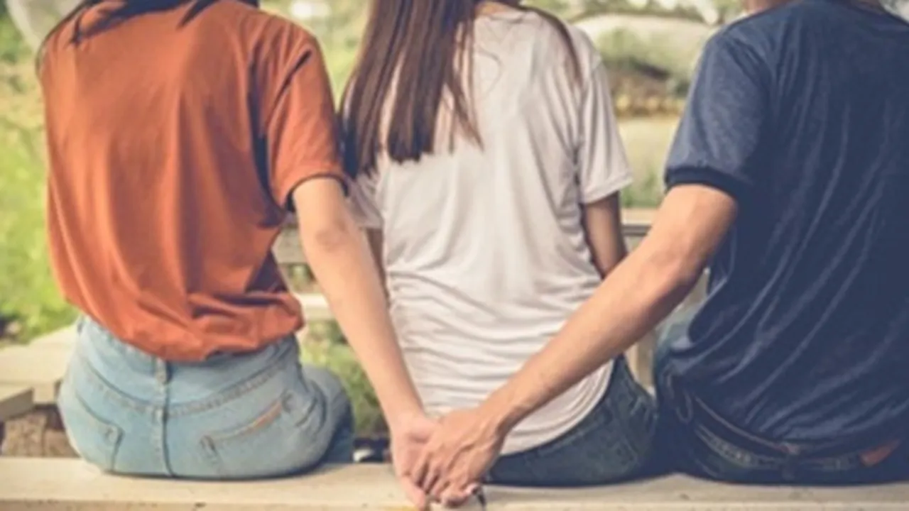 46 Kata-Kata Sindiran buat Teman yang Merebut Pacar, Ungkapan Kesal yang Menusuk Hati