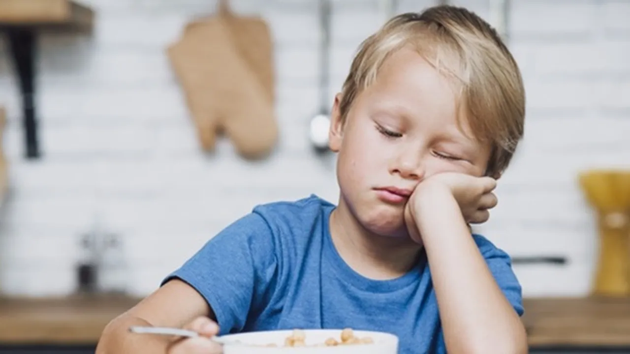 5 Cara Membuat Anak Semangat Sahur, Ajarkan Puasa Sejak Dini