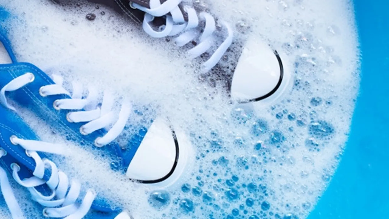 5 Cara Mengatasi Sepatu yang Berjamur Dengan Praktis dan Bisa Dilakukan di Rumah