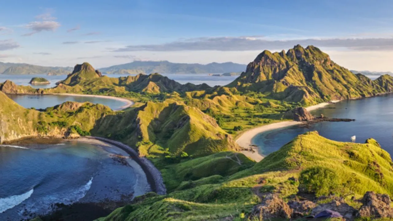 5 Destinasi Menarik untuk Liburan Long Weekend, Termasuk Surga Tersembunyi di Luar Pulau Jawa!