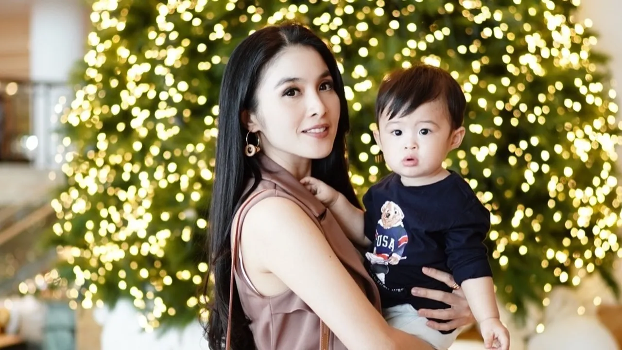 5 Hadiah Mewah Raphael Moeis Anak Sandra Dewi, Sampai Miliaran Rupiah!
