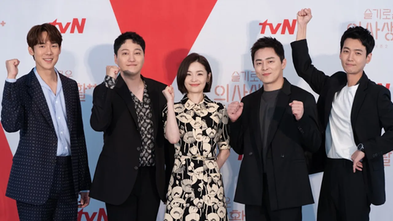 5 Hal Berbeda dari Drakor 'HOSPITAL PLAYLIST SEASON 2', Hubungan yang Berubah - Kemunculan Karakter Baru