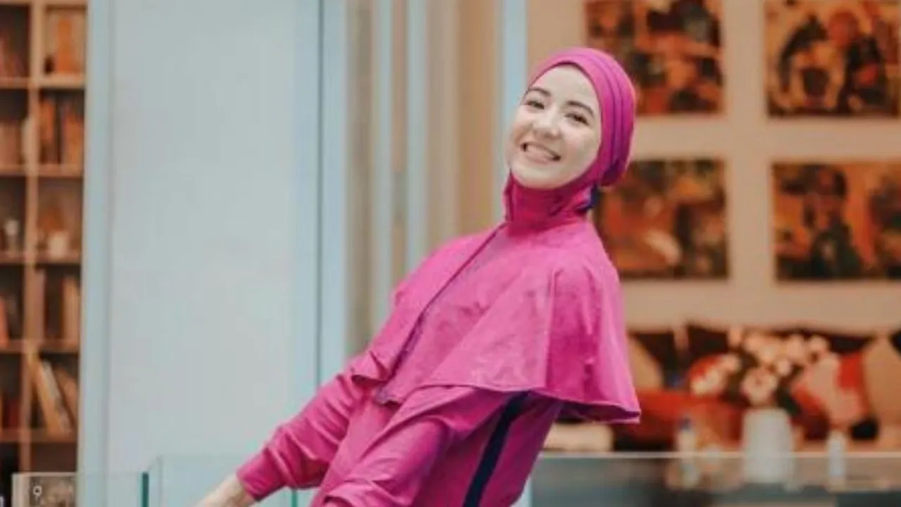 5 Inspirasi Model Baju Renang Muslimah ala Selebriti Indonesia 5 Inspirasi Model Baju Renang Muslimah ala Selebriti Indonesia