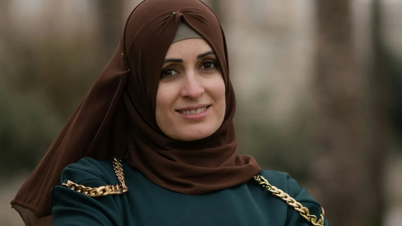 5 Inspirasi Style Baju Hijab Warna Hijau Army, Bisa Tampil Feminin - Classy