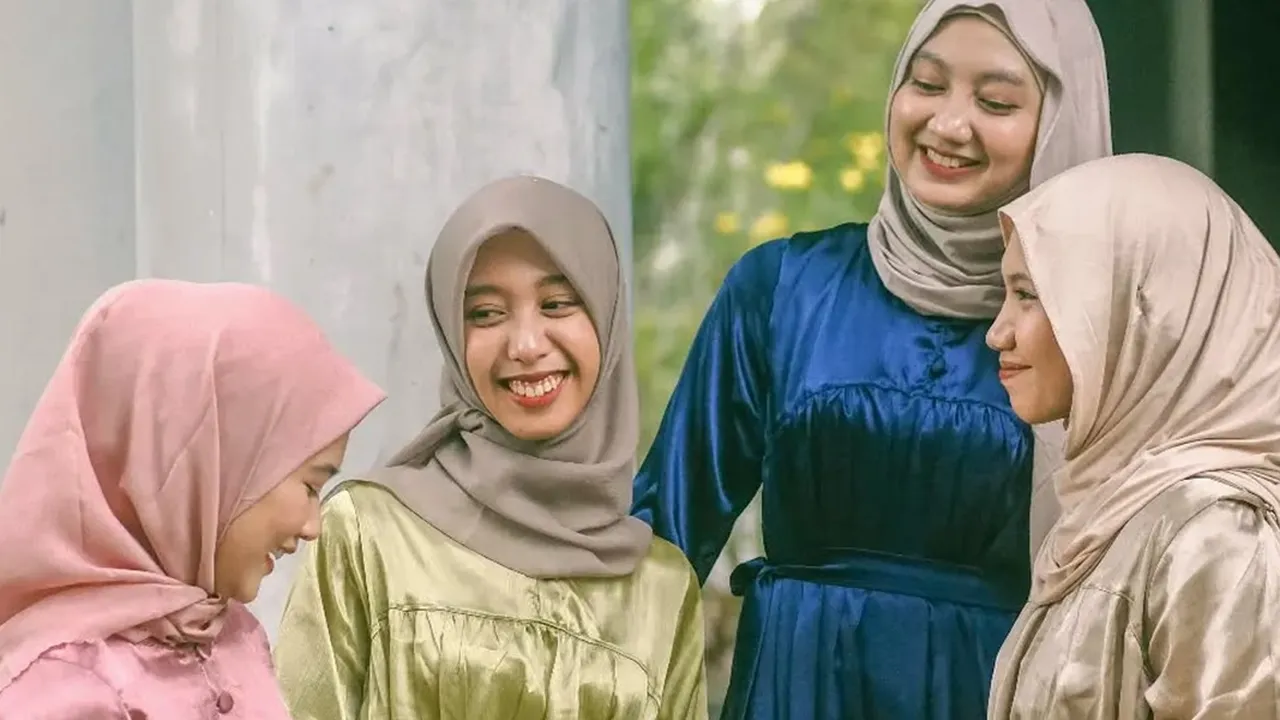 5 Inspirasi Trend Baju Shimmer Lebaran, Tampil Elegan dan Berkilau di Hari Raya